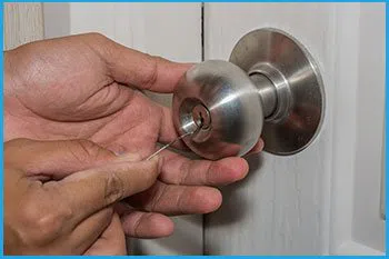 Lock Locksmith Services Tampa, FL 813-703-8701 - 14-unlock-door